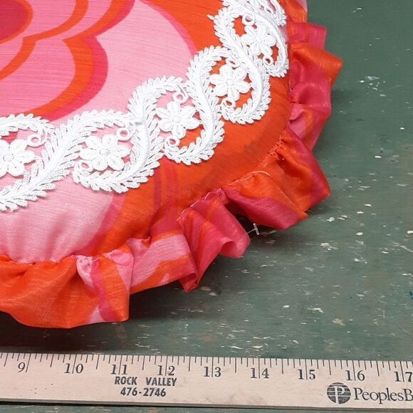 Georgous set of 2 decorator accent pillows. - Picture 7 of 7